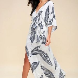 Lulu’s Sign of the Times White and Navy Blue Leaf Print Maxi Dress. Size L.